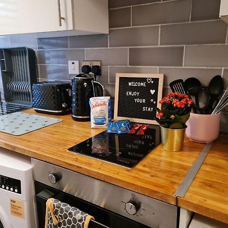 Cosy Studio With Kitchenette And Private Bathroom - 15Mins To Central London! Bagian luar foto