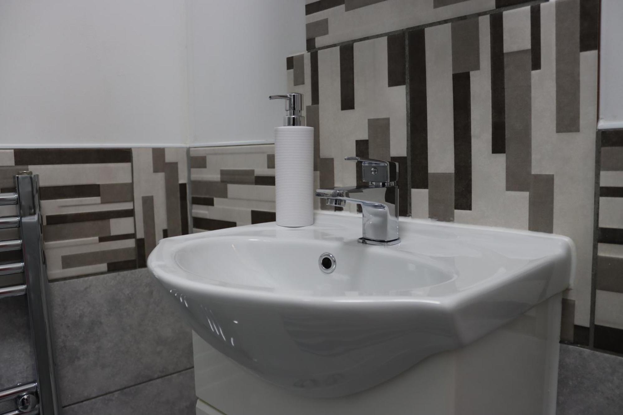 Cosy Studio With Kitchenette And Private Bathroom - 15Mins To Central London! Bagian luar foto