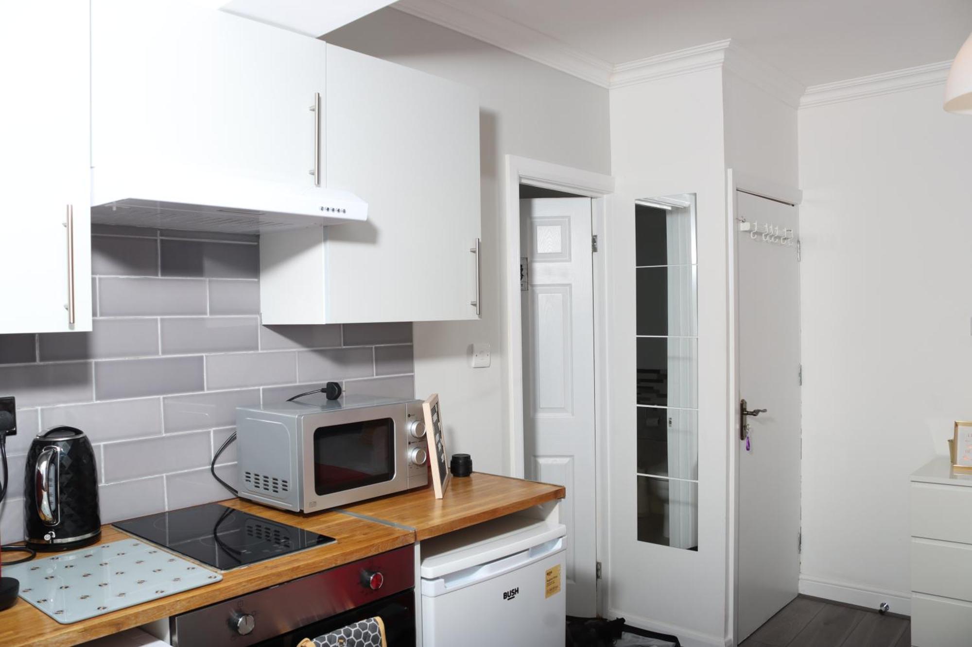 Cosy Studio With Kitchenette And Private Bathroom - 15Mins To Central London! Bagian luar foto